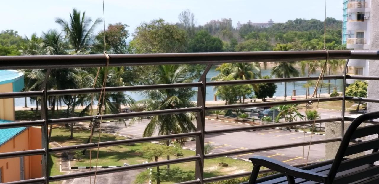 Homestay Haizal Telok Kemang Port Dickson Kültér fotó